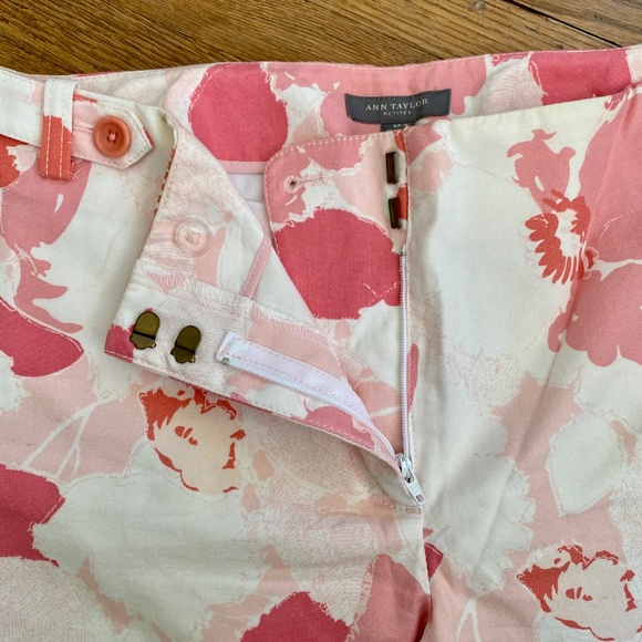 Ann Taylor Petites Wide Leg Cotton Ivory & Coral Floral  Print Cropped Pants 6P - Picture 4 of 8